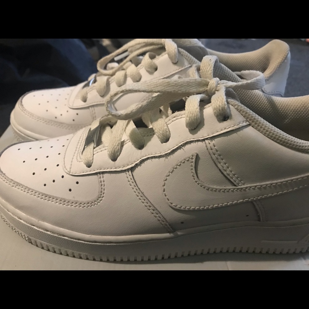 White Nike Air Force 1s💙